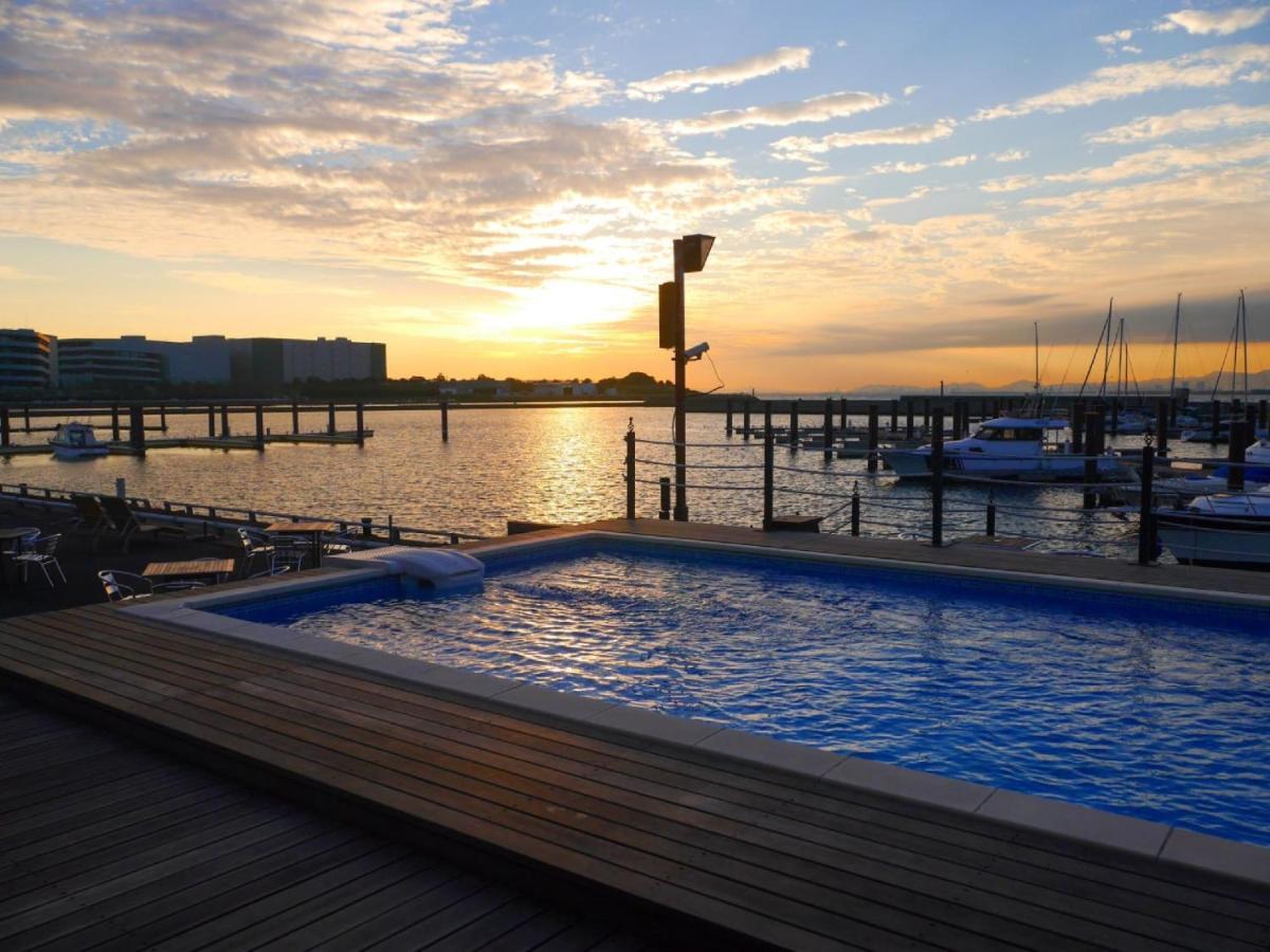 Osaka Hokko Marina Hull Hotel Exterior photo